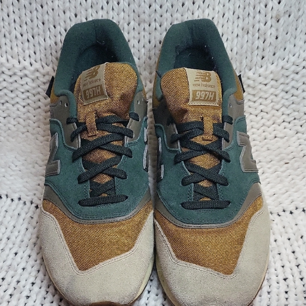New Balance Green and Brown Retro Sneakers